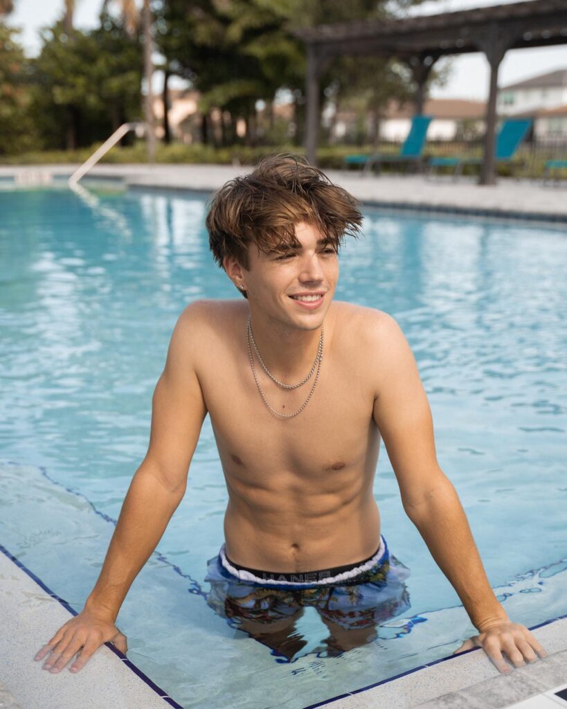 Bryce Parker – Shirtless Celebs